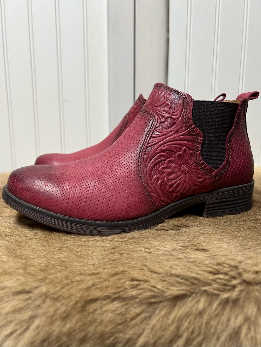 Comfortiva Western Tooled Leather Chelsea Ankle Boots 8 Booties - Picture 2 of 6